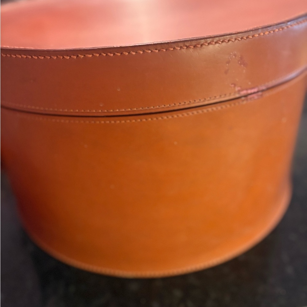 COGNAC LEATHER ROUNDED STORAGE CONTAINER - Picture 6 of 12